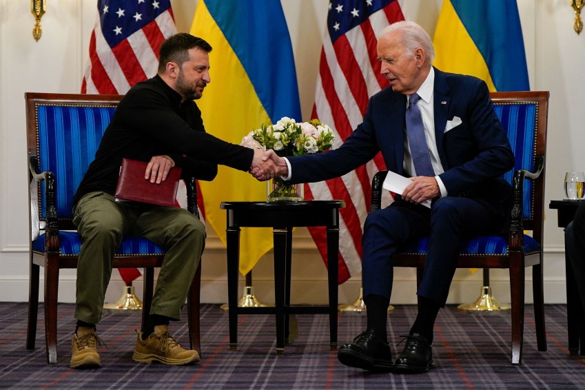 Biden e Zelensky em Paris • 7/6/2024 REUTERS/Elizabeth Frantz