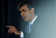 Rishi Sunak cita dificuldades na infância: 