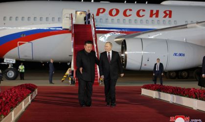 O presidente russo, Vladimir Putin, é recebido pelo líder norte-coreano,
