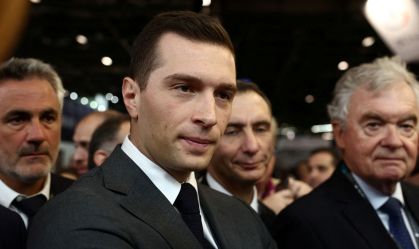 Líder da ultradireita afirma que Macron entregou a França à "extrema esquerda"