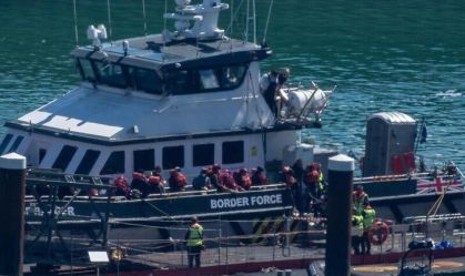 Mais de 800 imigrantes chegaram ao Reino Unido no mesmo dia, em novo recorde anual