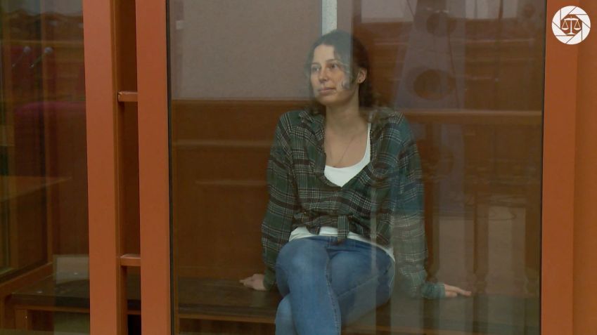 Ksenia Karelina, russa-americana que enfrenta julgamento por acusação de traição / 20/06/2024 Serviço de Imprensa da Corte Regional de Sverdlovsk/Divulgação via REUTERS