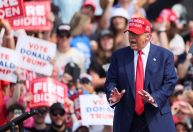 Trump defende visto permanente para estudantes estrangeiros formados nos EUA