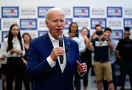 Estratégia de Biden vai precisar mudar após atentado a Trump, diz especialista