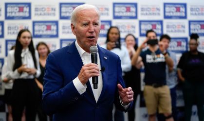 Líder democrata do Senado dos EUA reafirma apoio a Joe Biden
