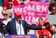 Trump intensifica ataques a Kamala Harris e mantém silêncio sobre vice