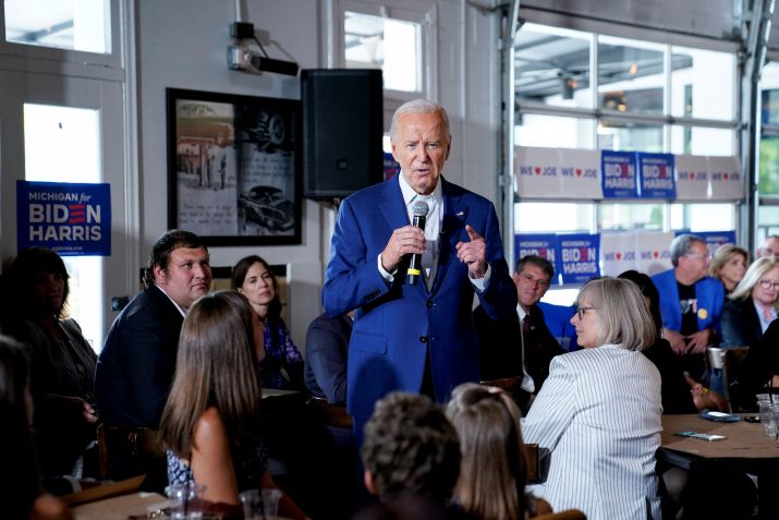 Biden fala a eleitores em restaurante no Michigan / 12/07/2024 REUTERS/Elizabeth Frantz