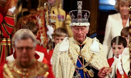 “Porta na cara”: entenda essa e outras tradições da abertura do parlamento britânico