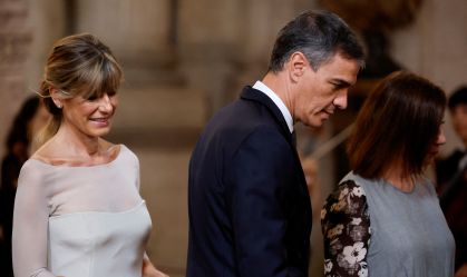 Mulher do premiê espanhol diz a tribunal que é inocente em caso de corrupção