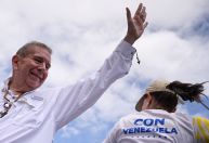Oposição na Venezuela busca apoio de militares para impedir possível manobra de Maduro