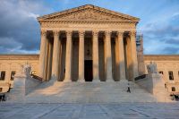 Suprema Corte dos EUA limita poder de tribunais pequenos de barrarem Trump