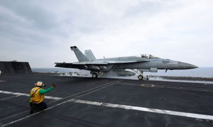 Pilotos de caça dos EUA ejetam sobre Mar Vermelho após aparente “fogo amigo”