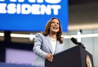 Análise: nomeação de vice de Kamala abalará uma campanha já surreal