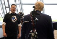Trump faz piada a deputados republicanos e diz que não consegue se livrar de Musk