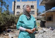 Meninas de Gaza cortam seus cabelos por falta de pentes