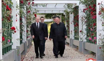 Kim e Putin prometem estreitar laços no dia da libertação da Coreia