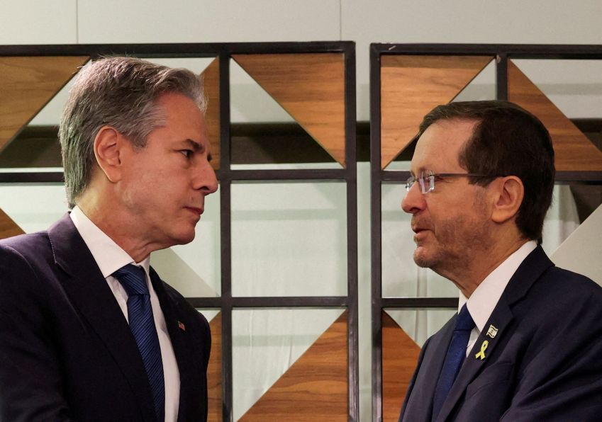 O secretário de Estado dos EUA, Antony Blinken, com o presidente de Israel, Isaac Herzog, em Tel Aviv, Israel / Kevin Mohatt/Reuters (19.ago.24)