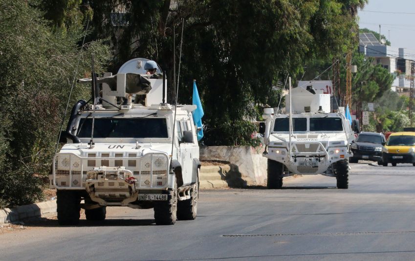 Veículos da força de paz da ONU no Líbano, Unifil, estacionados em Marjayoun, perto da fronteira com Israel no sul do Líbano • 09/08/2024 REUTERS/Karamallah Daher