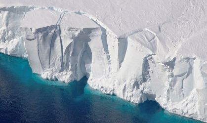 Queimadas no Brasil intensificam degelo na Antártica
