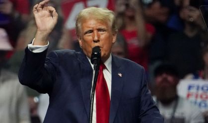 Juiz ordena que campanha de Trump pare de usar música de Isaac Hayes