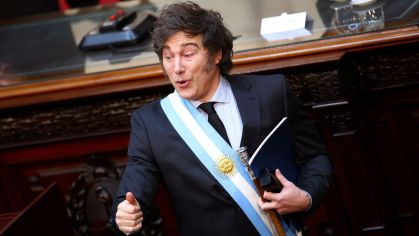 Presidente da Argentina, Javier Milei, com a faixa e o cetro presidencial no dia de sua posse