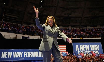 Campanha de Kamala acumula ampla vantagem financeira sobre a de Trump
