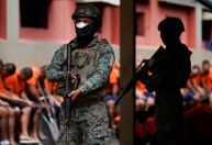 Forças Armadas continuarão nas prisões enquanto for necessário, diz chefe militar do Equador