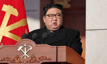 Líder da Coreia do Norte discute cooperação militar com a Rússia, diz imprensa