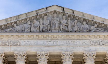Suprema Corte dos EUA vai decidir sobre terapia hormonal para menores trans