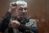 Rússia prende ativista de direitos humanos de grupo ganhador do prêmio Nobel