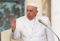 Papa Francisco diz que críticos conservadores na Igreja têm “atitude suicida