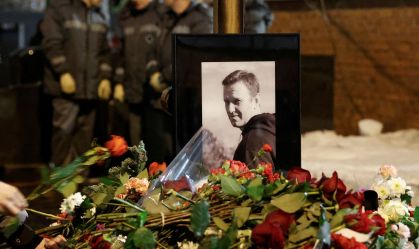 Igreja Ortodoxa Russa suspende padre que orou no túmulo de Navalny