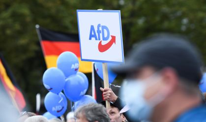 Ultradireita alemã vence eleições estaduais pela primeira vez desde 1945