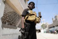 Líder de gangue ameaça políticos no Haiti e prisão da capital pega fogo