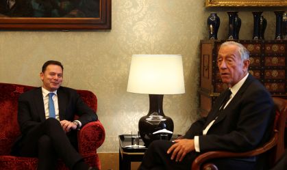 Presidente de Portugal nomeia líder da centro-direita como premiê após eleições
