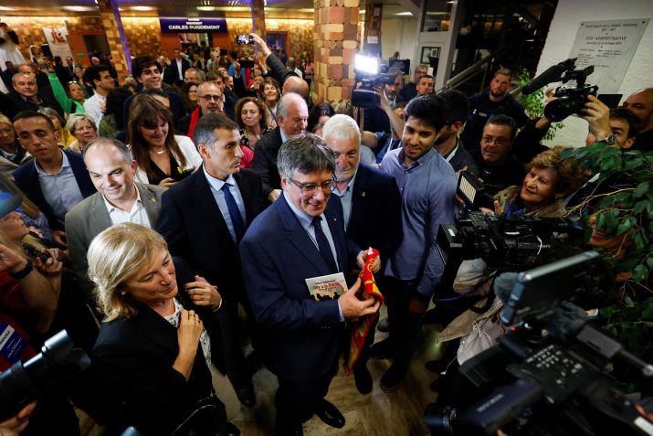 O líder separatista catalão Carles Puigdemont em coletiva de imprensa em Elne / 21/02/2024 REUTERS/Albert Gea