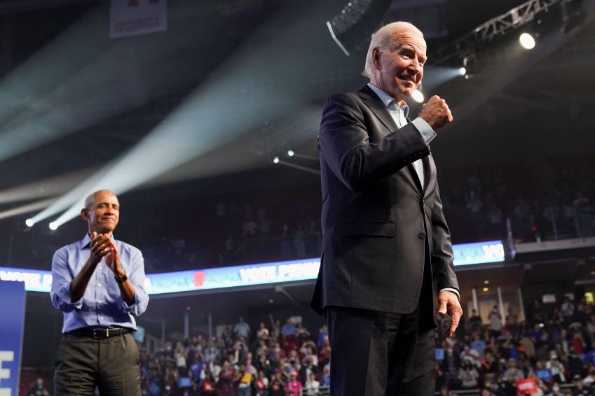 Joe Biden e Barack Obama na Philadelphia / 5/11/2022 REUTERS/Kevin Lamarque