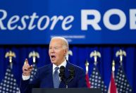 Trump é culpado pelo “pesadelo” do aborto, diz Biden na Flórida