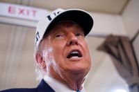 Trump declara US$ 600 mi em rendimentos com cripto, clubes de golfe e taxas