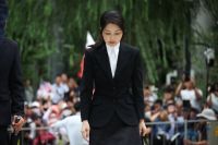 Ex-primeira-dama da Coreia do Sul é condenada à prisão por suborno