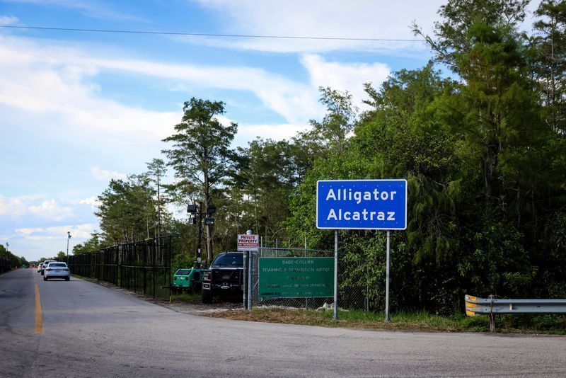 Entrada do centro de detenção de migrantes conhecido como "Alcatraz