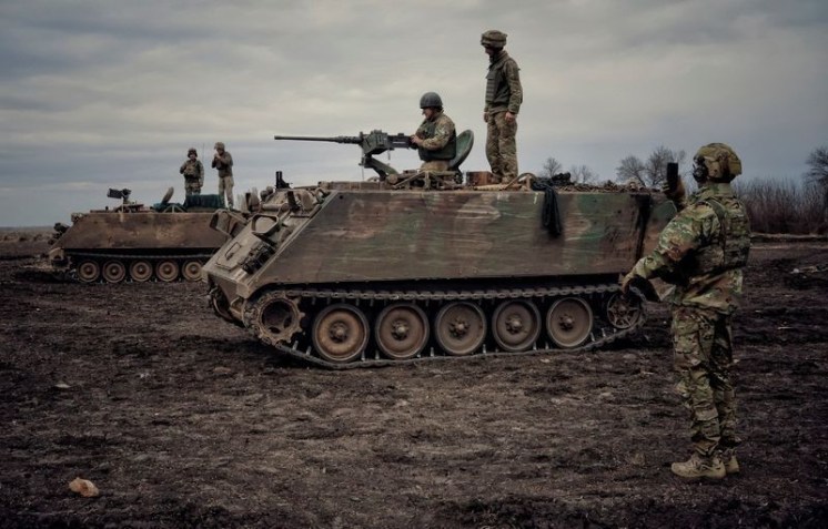Militares ucranianos em treinamento na região de Donbas • 8/4/2023 REUTERS/Yan Dorbronosov