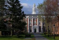 Além dos estudantes: Governo Trump analisa vistos de afiliados à Harvard