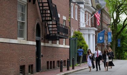 Alunos internacionais de Harvard têm medo de ir à formatura, diz documento