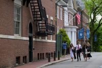 Alunos internacionais de Harvard têm medo de ir à formatura, diz documento
