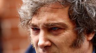 Milei compartilha post sobre candidatura de Flávio Bolsonaro à Presidência