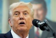 Trump ganha aval da Suprema Corte para política de passaportes anti-trans