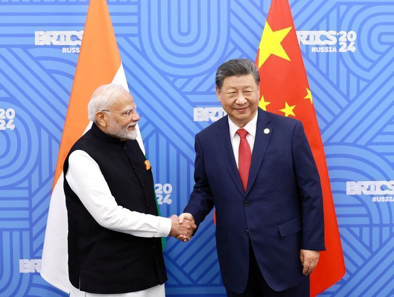 Xi Jinping e Narendra Modi em Kazan