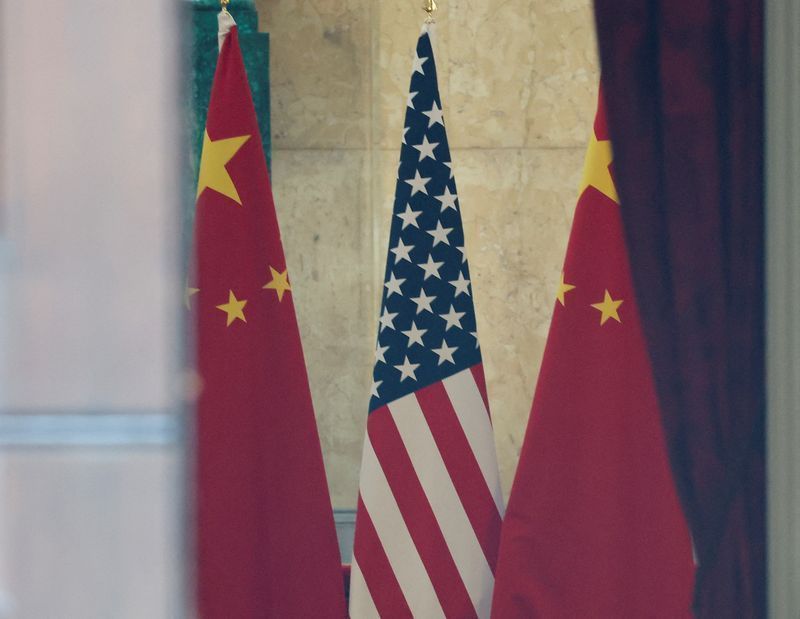 Bandeiras de EUA e China em Londres