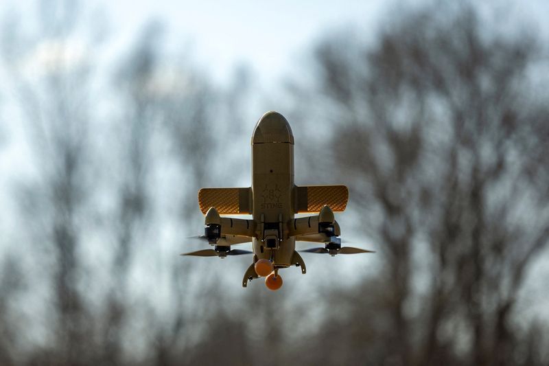 Drone interceptor Sting, da empresa ucraniana Wild Hornets, sobrevoa local não divulgado na Ucrânia • 16/3/2026 REUTERS/Thomas Peter